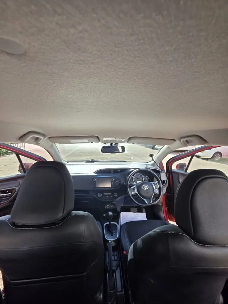 Red Toyota Yaris — photo 7